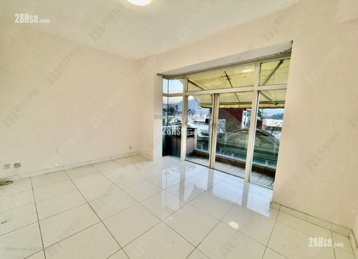 The Beverly Hills Sell 5+ Bedrooms 1,606 ft² ( 149.2 m² ) The Beverly Hills Sell 5+ Bedrooms 1,606 ft² ( 149.2 m² )
