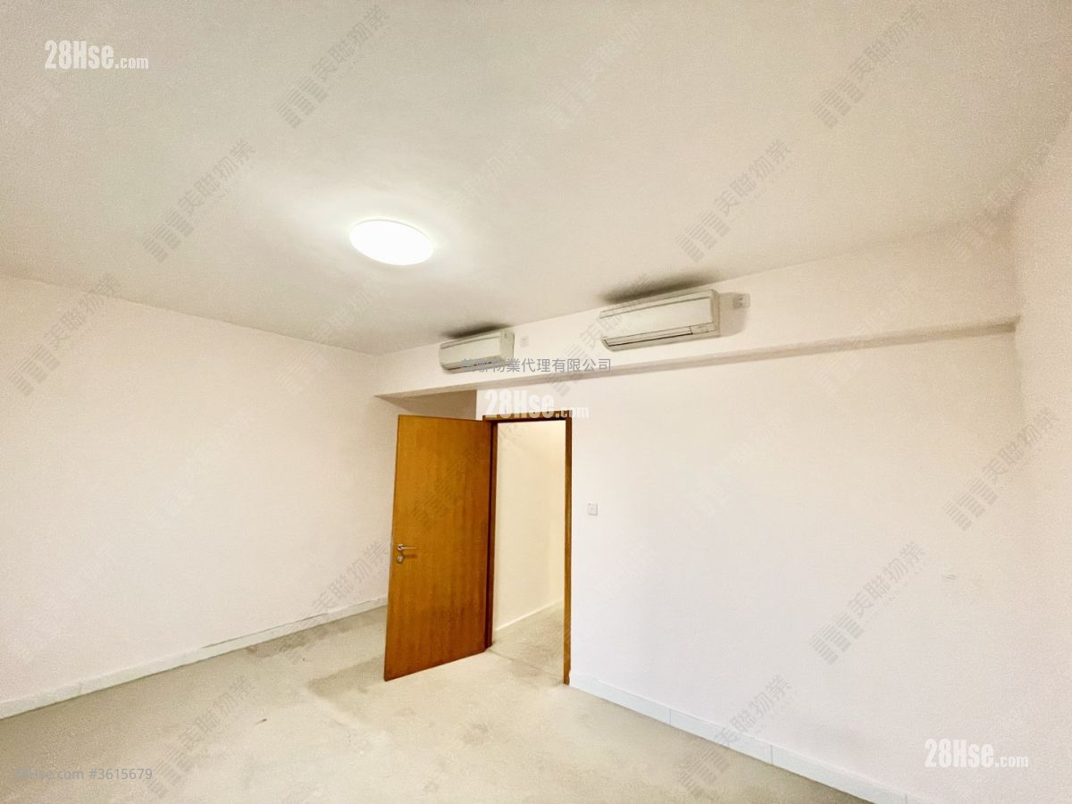 The Beverly Hills Sell 5+ Bedrooms 1,606 ft² ( 149.2 m² ) The Beverly Hills Sell 5+ Bedrooms 1,606 ft² ( 149.2 m² )