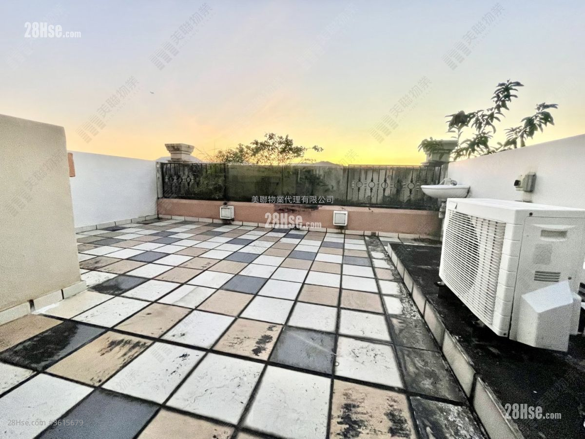 The Beverly Hills Sell 5+ Bedrooms 1,606 ft² ( 149.2 m² ) The Beverly Hills Sell 5+ Bedrooms 1,606 ft² ( 149.2 m² )