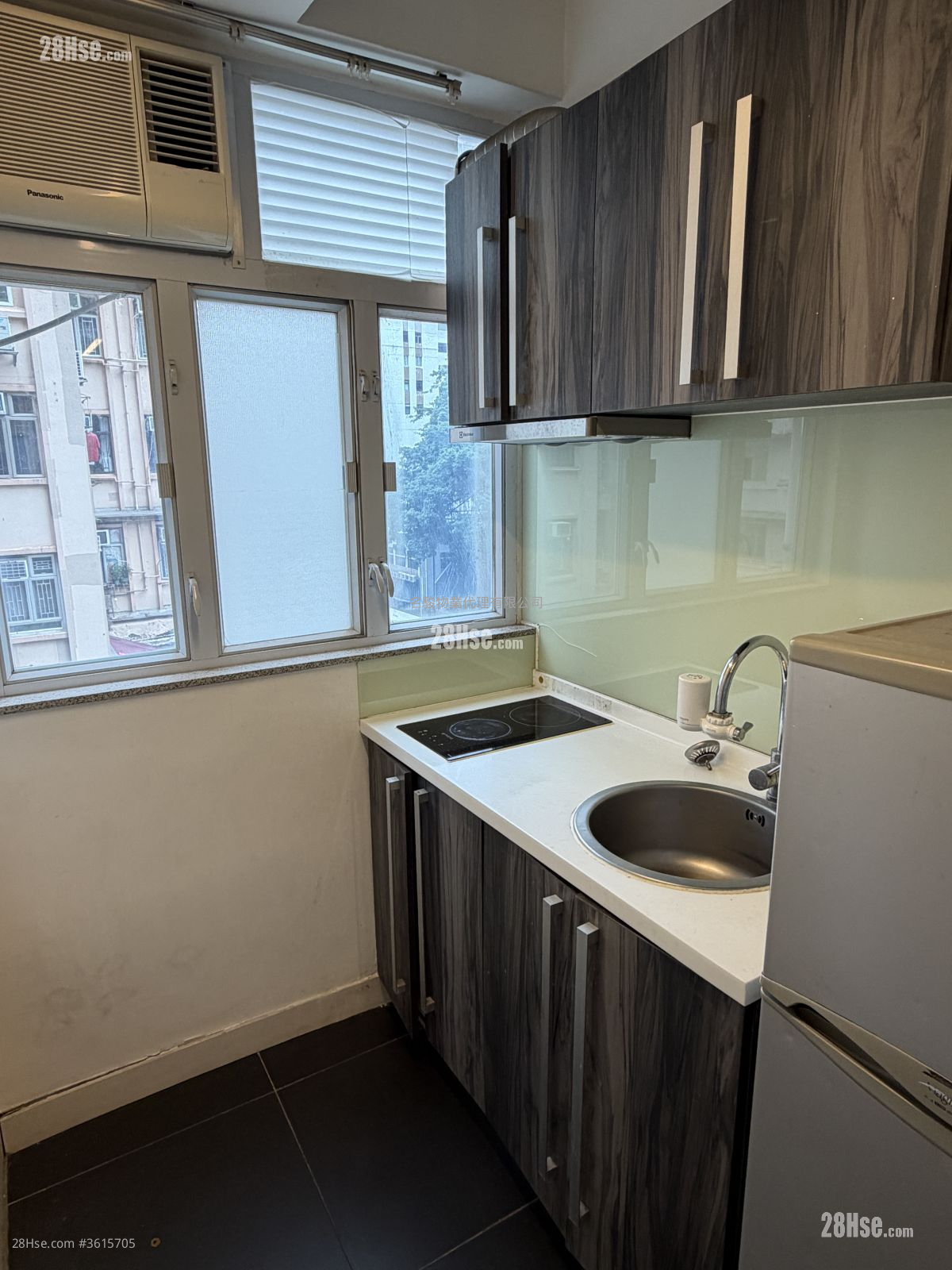 单幢楼房 租盘 开放式间隔 , 1 浴室 130 平方尺 ( 12.1 平方米 ) 单幢楼房 租盘 开放式间隔 , 1 浴室 130 平方尺 ( 12.1 平方米 )