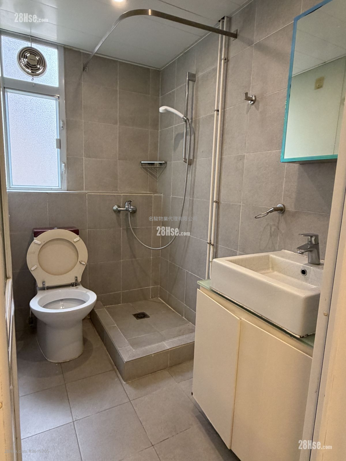 单幢楼房 租盘 开放式间隔 , 1 浴室 130 平方尺 ( 12.1 平方米 ) 单幢楼房 租盘 开放式间隔 , 1 浴室 130 平方尺 ( 12.1 平方米 )