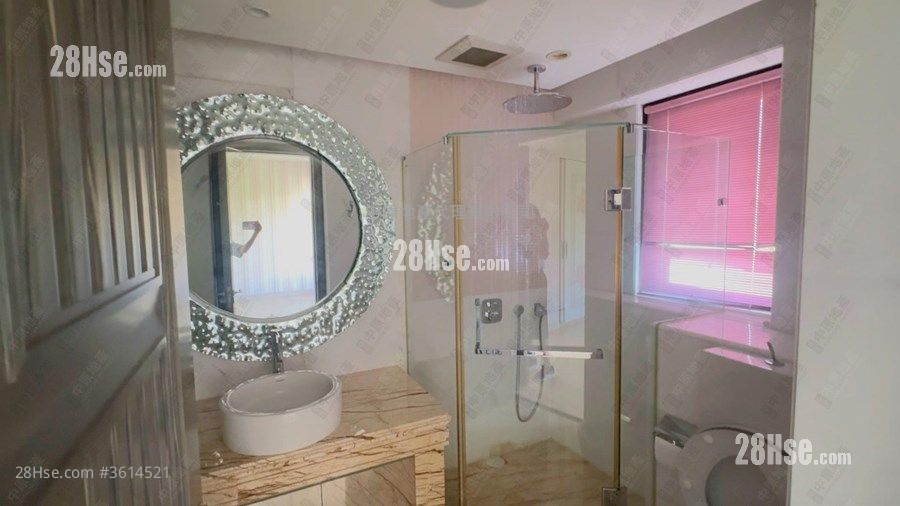 bathroom: King's Park Hill Sell 4 Bedrooms , 5+ Bathrooms 2,207 ft² ( 205.0 m² ) bathroom: King's Park Hill Sell 4 Bedrooms , 5+ Bathrooms 2,207 ft² ( 205.0 m² )