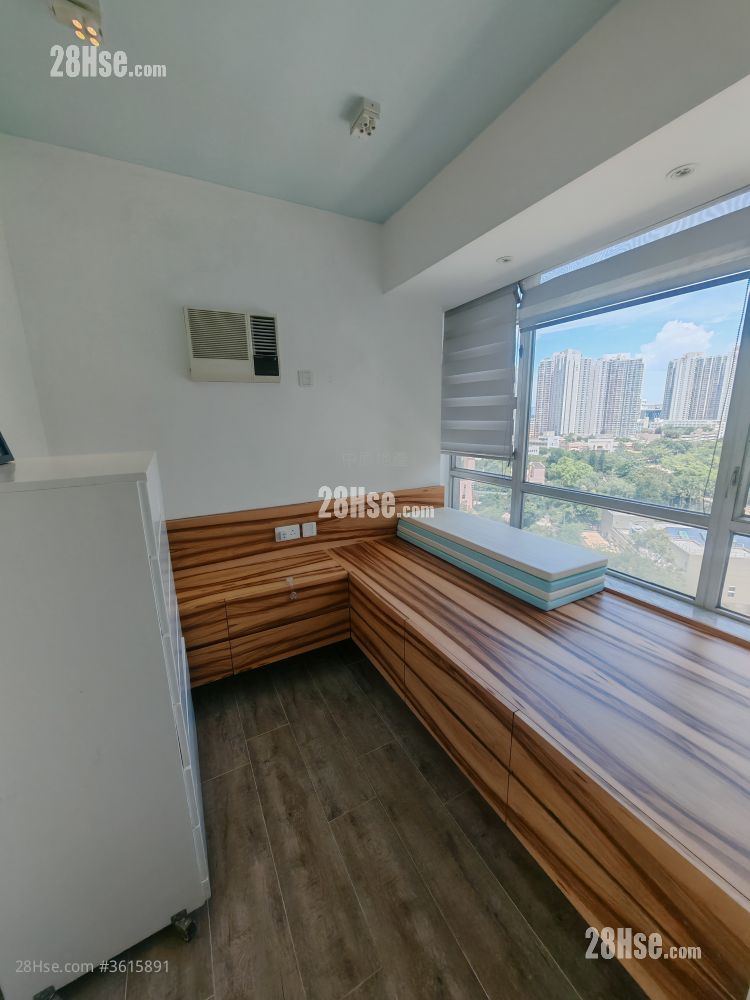 Kingswood Villas Sell 3 Bedrooms , 2 Bathrooms 633 ft² ( 58.8 m² ) Kingswood Villas Sell 3 Bedrooms , 2 Bathrooms 633 ft² ( 58.8 m² )