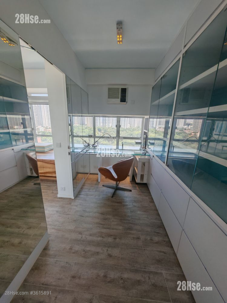 Kingswood Villas Sell 3 Bedrooms , 2 Bathrooms 633 ft² ( 58.8 m² ) Kingswood Villas Sell 3 Bedrooms , 2 Bathrooms 633 ft² ( 58.8 m² )