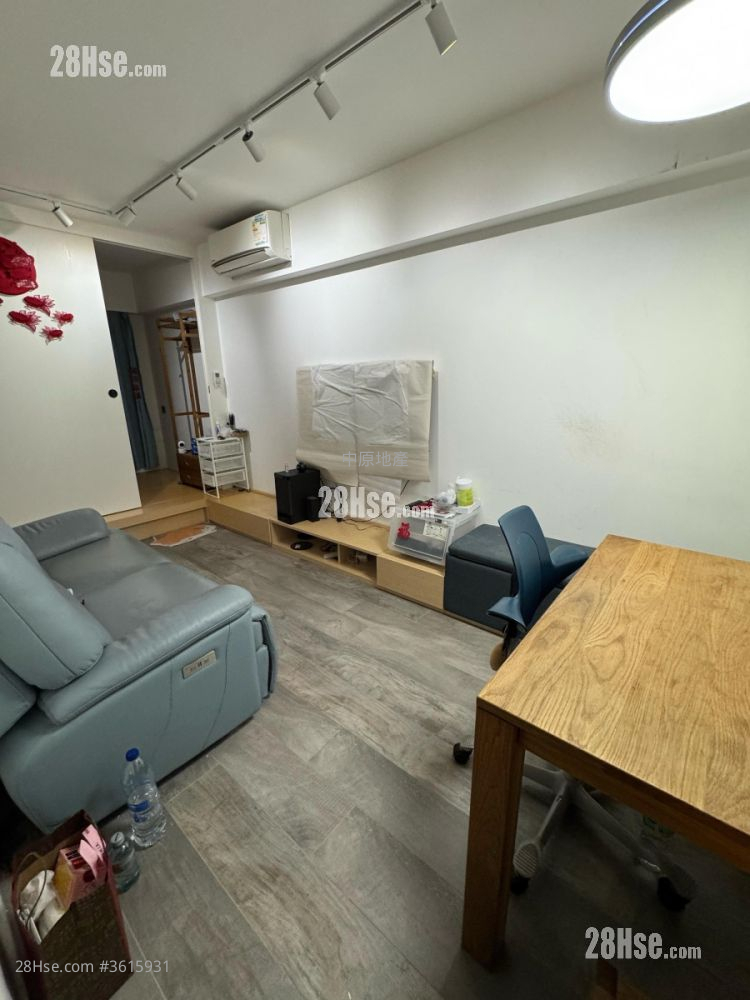 Ping Yan Court Sell 2 Bedrooms , 1 Bathroom 376 ft² ( 34.9 m² ) Ping Yan Court Sell 2 Bedrooms , 1 Bathroom 376 ft² ( 34.9 m² )