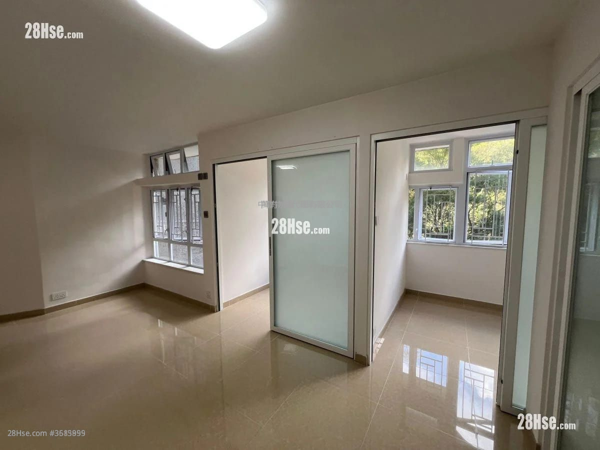 Kwong Yuen Estate Sell 3 Bedrooms , 1 Bathroom 544 ft² ( 50.5 m² ) Kwong Yuen Estate Sell 3 Bedrooms , 1 Bathroom 544 ft² ( 50.5 m² )