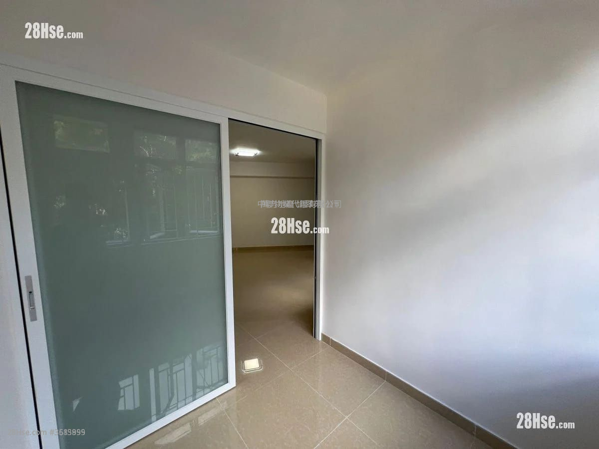 Kwong Yuen Estate Sell 3 Bedrooms , 1 Bathroom 544 ft² ( 50.5 m² ) Kwong Yuen Estate Sell 3 Bedrooms , 1 Bathroom 544 ft² ( 50.5 m² )