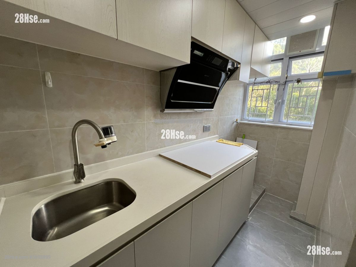 Kwong Yuen Estate Sell 3 Bedrooms , 1 Bathroom 544 ft² ( 50.5 m² ) Kwong Yuen Estate Sell 3 Bedrooms , 1 Bathroom 544 ft² ( 50.5 m² )