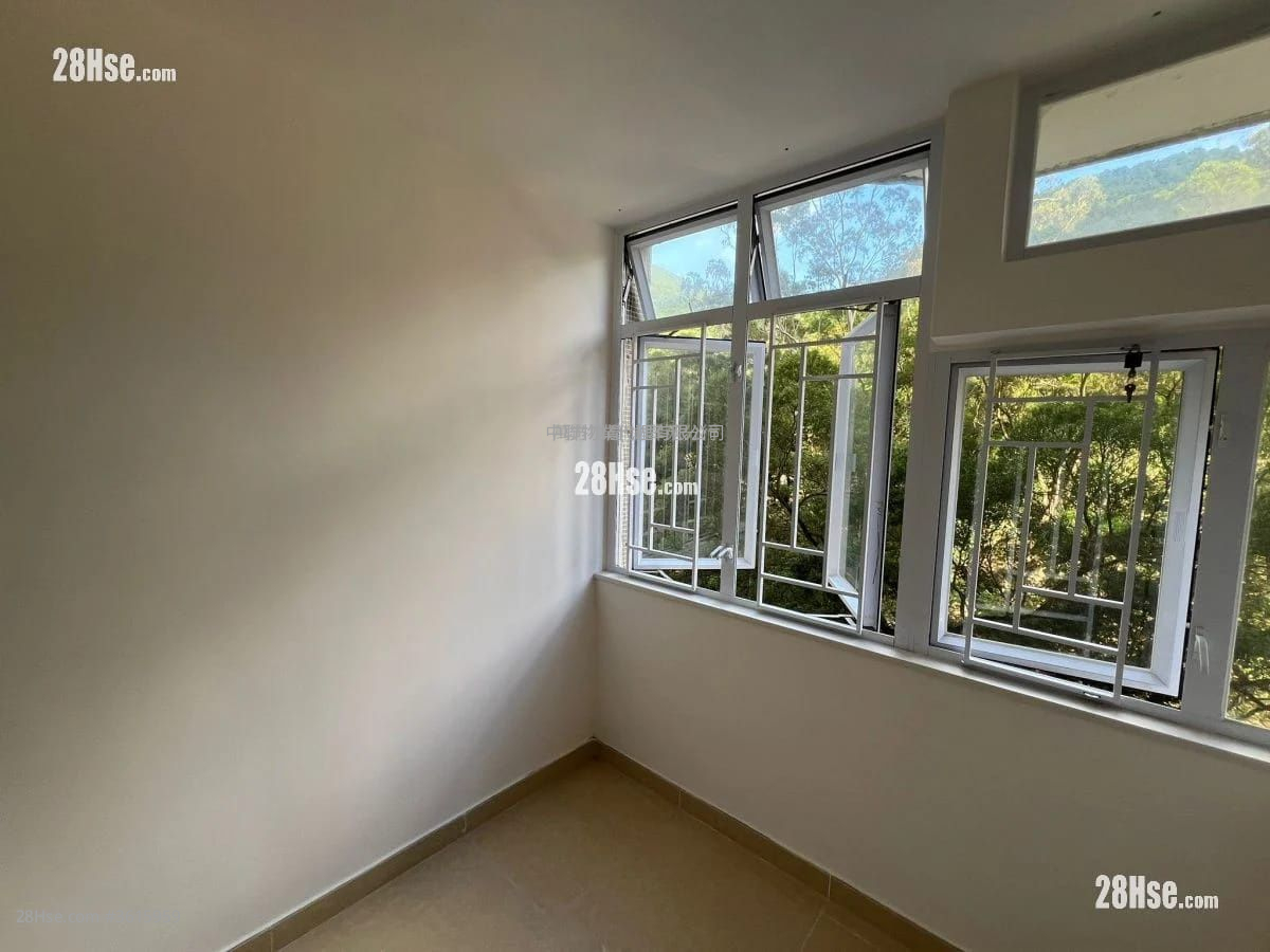 Kwong Yuen Estate Sell 3 Bedrooms , 1 Bathroom 544 ft² ( 50.5 m² ) Kwong Yuen Estate Sell 3 Bedrooms , 1 Bathroom 544 ft² ( 50.5 m² )