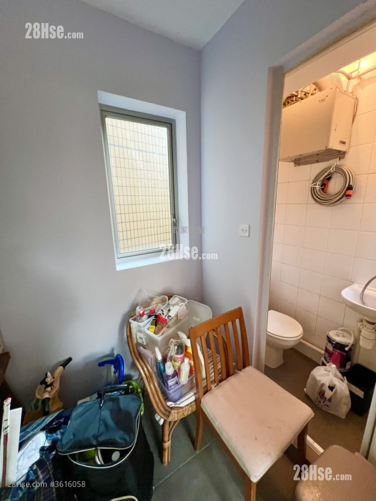 Fiori Sell 3 Bedrooms , 3 Bathrooms 850 ft² ( 79.0 m² ) Fiori Sell 3 Bedrooms , 3 Bathrooms 850 ft² ( 79.0 m² )