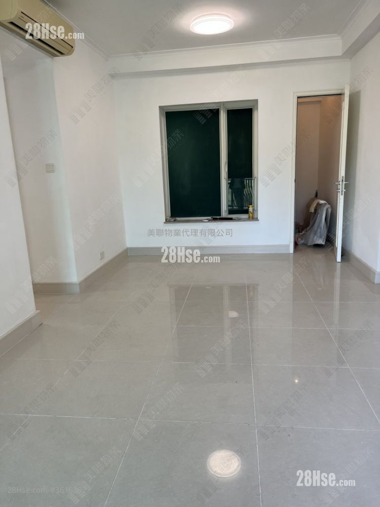 Le Prestige Sell 3 Bedrooms 728 ft² ( 67.6 m² ) Le Prestige Sell 3 Bedrooms 728 ft² ( 67.6 m² )