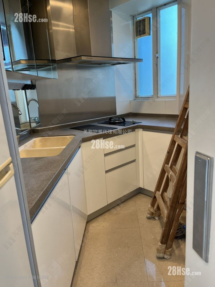 Le Prestige Sell 3 Bedrooms 728 ft² ( 67.6 m² ) Le Prestige Sell 3 Bedrooms 728 ft² ( 67.6 m² )