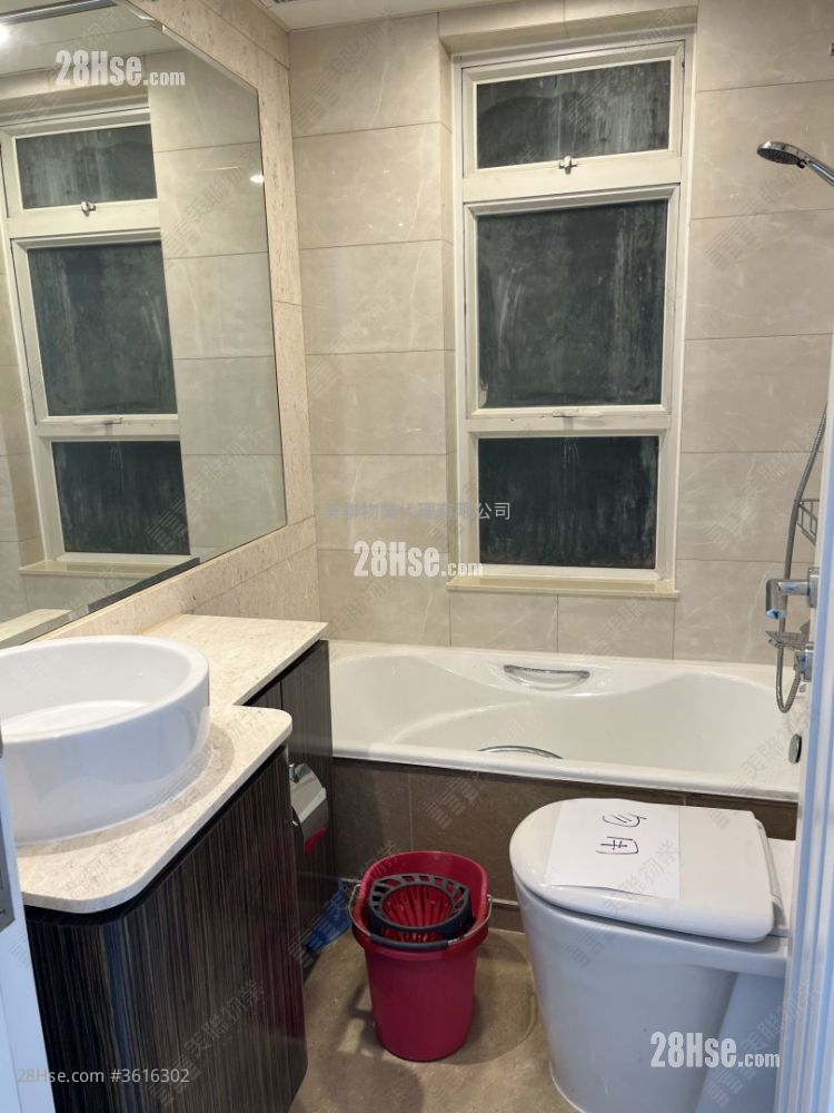 Le Prestige Sell 3 Bedrooms 728 ft² ( 67.6 m² ) Le Prestige Sell 3 Bedrooms 728 ft² ( 67.6 m² )