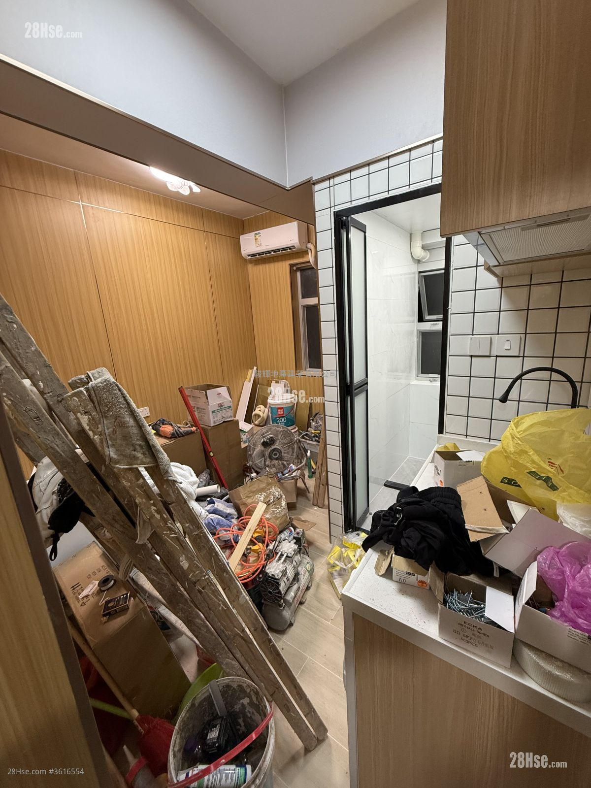 南枫楼 租盘 开放式间隔 , 1 浴室 150 平方尺 ( 13.9 平方米 ) 南枫楼 租盘 开放式间隔 , 1 浴室 150 平方尺 ( 13.9 平方米 )