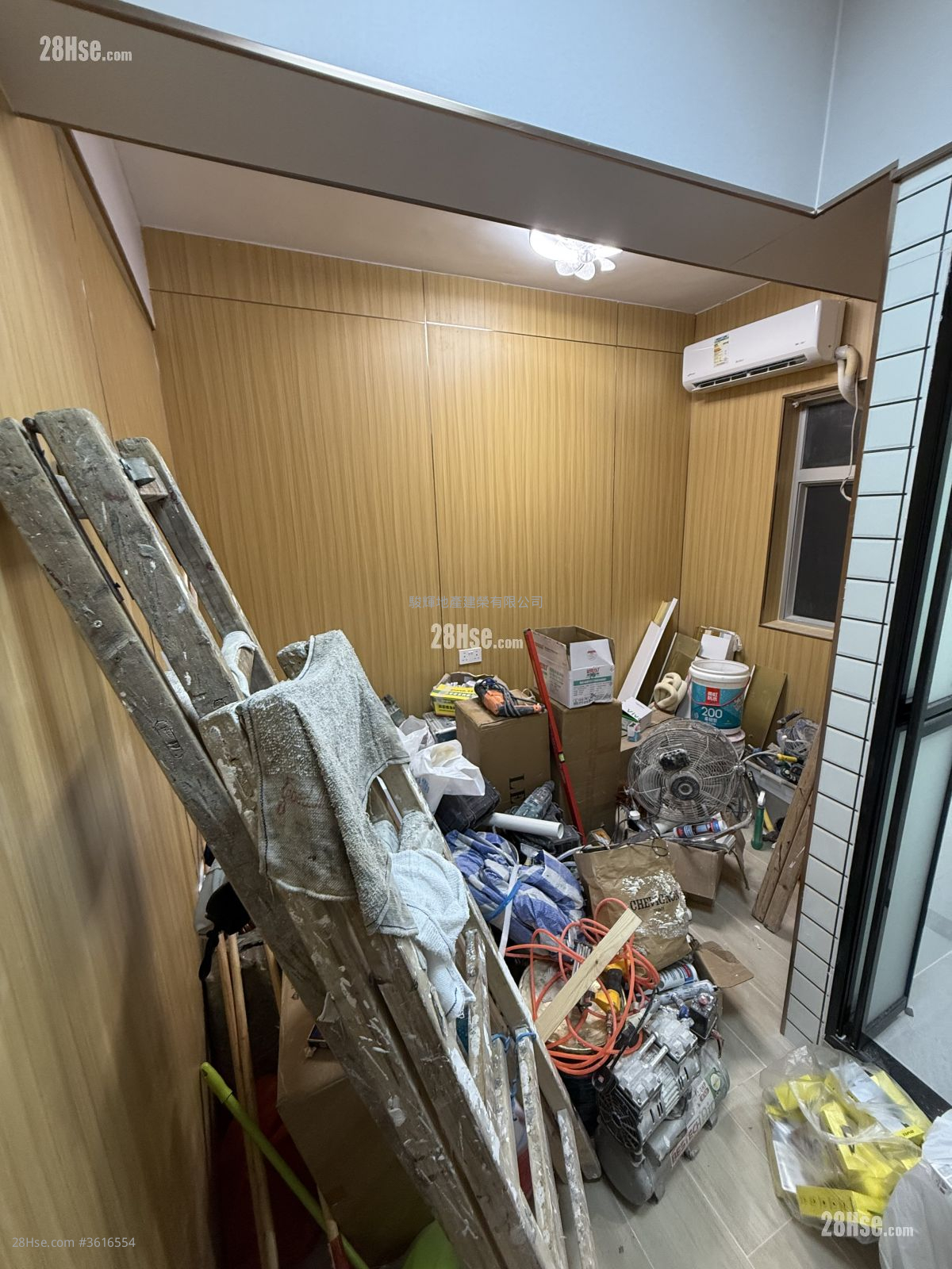 南枫楼 租盘 开放式间隔 , 1 浴室 150 平方尺 ( 13.9 平方米 ) 南枫楼 租盘 开放式间隔 , 1 浴室 150 平方尺 ( 13.9 平方米 )