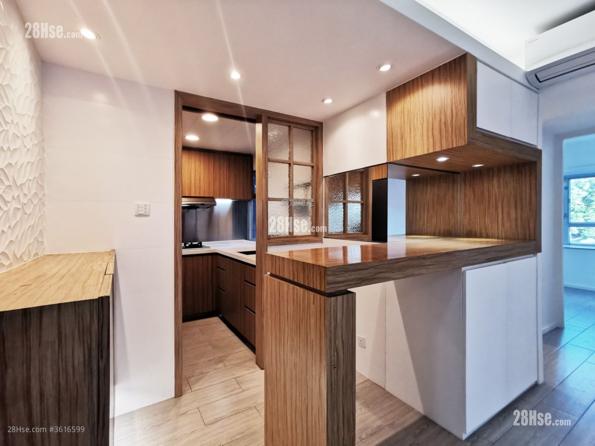 名仕花园 租盘 2 房 524 平方尺 ( 48.7 平方米 )