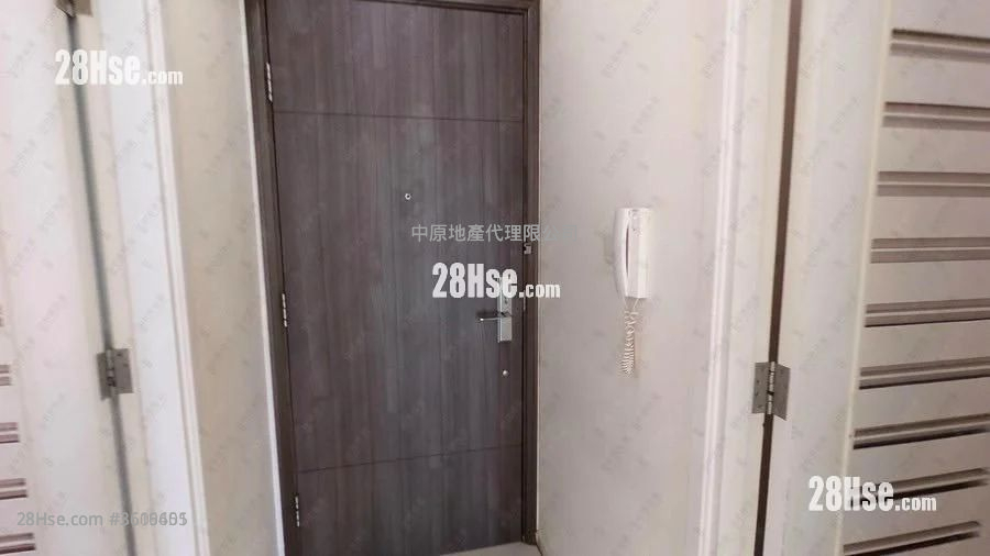 City Point Sell 3 Bedrooms , 2 Bathrooms 664 ft² ( 61.7 m² ) City Point Sell 3 Bedrooms , 2 Bathrooms 664 ft² ( 61.7 m² )