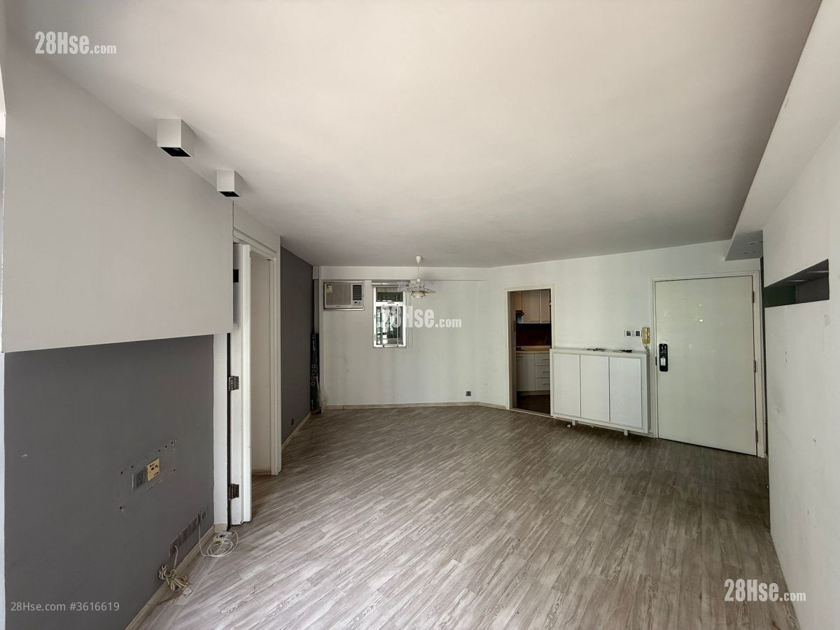 Whampoa Garden Sell 4 Bedrooms , 2 Bathrooms 833 ft² ( 77.4 m² ) Whampoa Garden Sell 4 Bedrooms , 2 Bathrooms 833 ft² ( 77.4 m² )