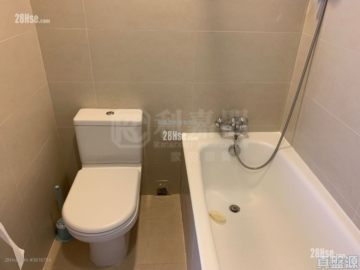 Sceneway Garden Rental 3 Bedrooms , 2 Bathrooms 720 ft² ( 66.9 m² ) Sceneway Garden Rental 3 Bedrooms , 2 Bathrooms 720 ft² ( 66.9 m² )