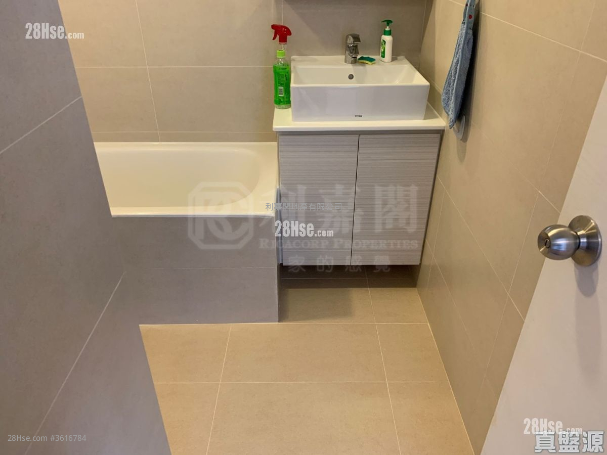 Sceneway Garden Rental 3 Bedrooms , 2 Bathrooms 720 ft² ( 66.9 m² ) Sceneway Garden Rental 3 Bedrooms , 2 Bathrooms 720 ft² ( 66.9 m² )