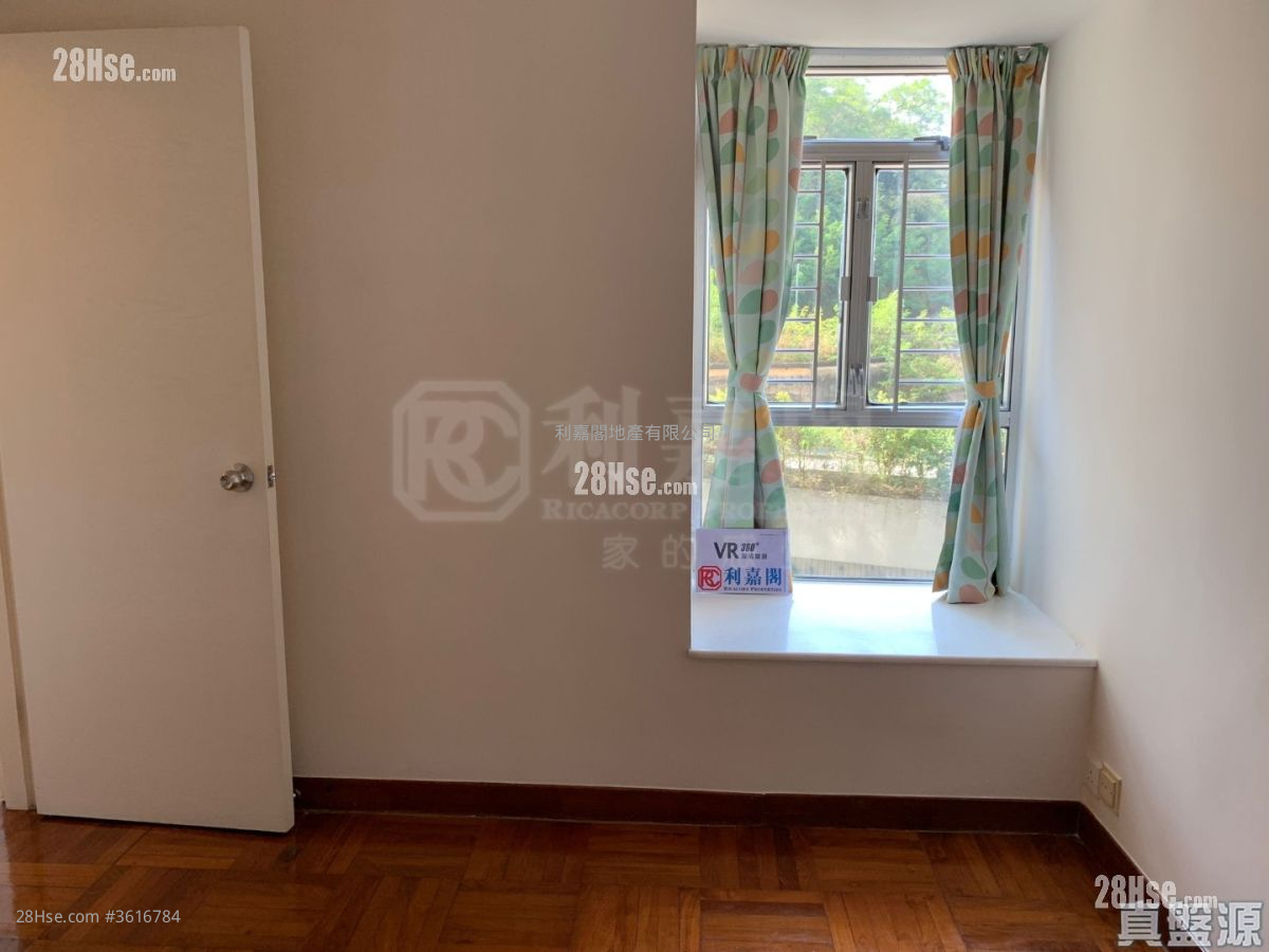Sceneway Garden Rental 3 Bedrooms , 2 Bathrooms 720 ft² ( 66.9 m² ) Sceneway Garden Rental 3 Bedrooms , 2 Bathrooms 720 ft² ( 66.9 m² )