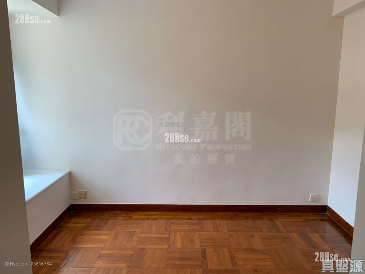 Sceneway Garden Rental 3 Bedrooms , 2 Bathrooms 720 ft² ( 66.9 m² ) Sceneway Garden Rental 3 Bedrooms , 2 Bathrooms 720 ft² ( 66.9 m² )