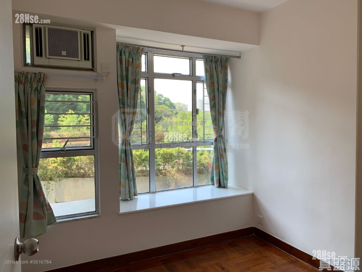 Sceneway Garden Rental 3 Bedrooms , 2 Bathrooms 720 ft² ( 66.9 m² ) Sceneway Garden Rental 3 Bedrooms , 2 Bathrooms 720 ft² ( 66.9 m² )