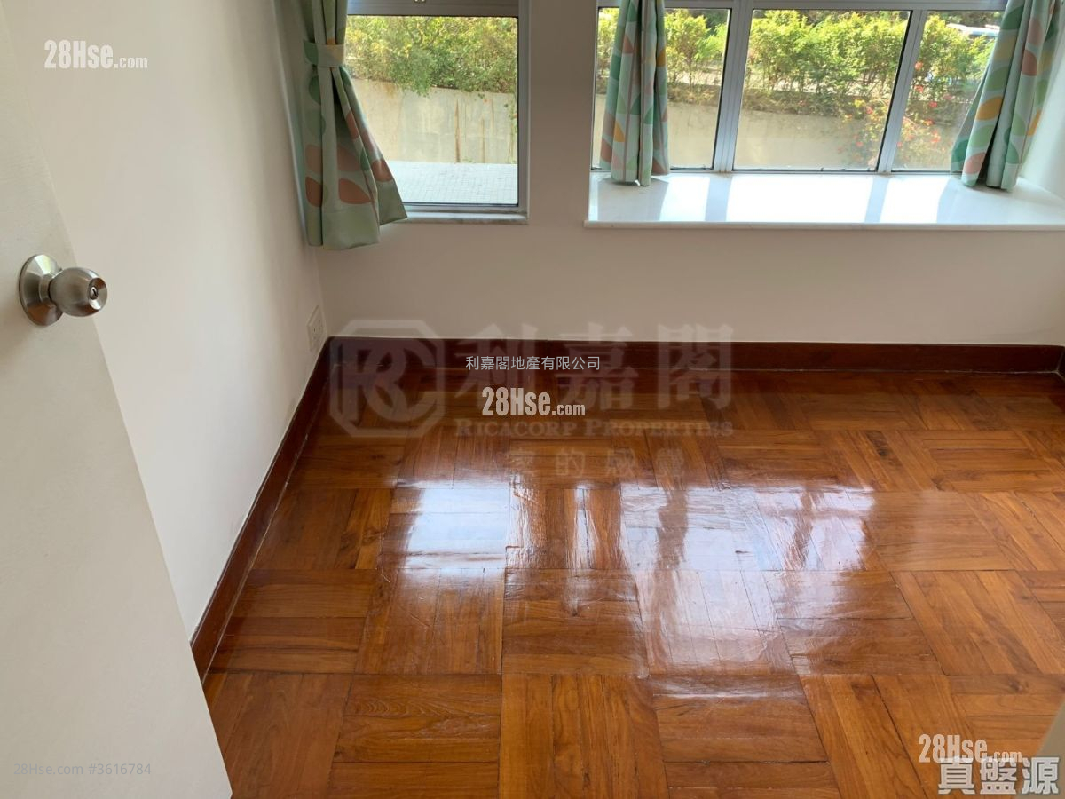 Sceneway Garden Rental 3 Bedrooms , 2 Bathrooms 720 ft² ( 66.9 m² ) Sceneway Garden Rental 3 Bedrooms , 2 Bathrooms 720 ft² ( 66.9 m² )