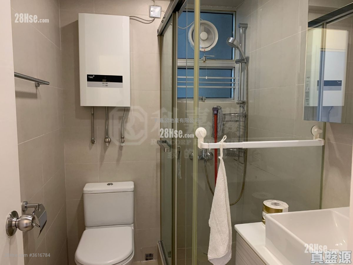 Sceneway Garden Rental 3 Bedrooms , 2 Bathrooms 720 ft² ( 66.9 m² ) Sceneway Garden Rental 3 Bedrooms , 2 Bathrooms 720 ft² ( 66.9 m² )