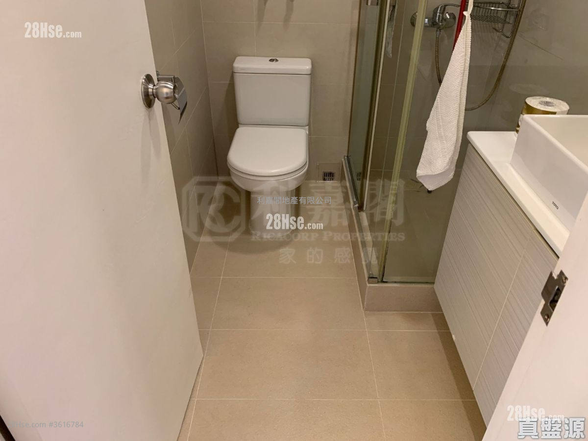 Sceneway Garden Rental 3 Bedrooms , 2 Bathrooms 720 ft² ( 66.9 m² ) Sceneway Garden Rental 3 Bedrooms , 2 Bathrooms 720 ft² ( 66.9 m² )