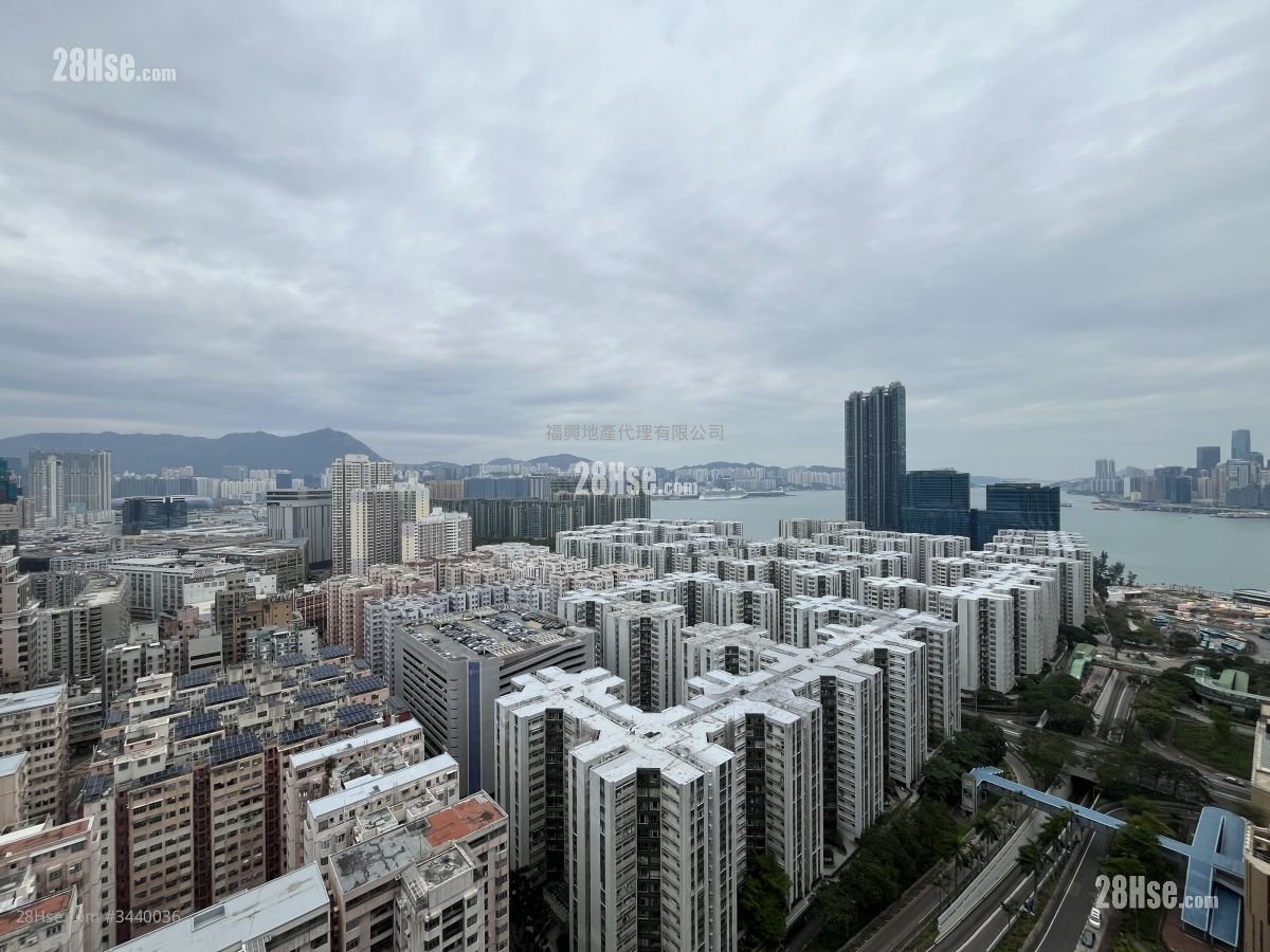Royal Peninsula Sell 2 Bedrooms , 1 Bathroom 561 ft² ( 52.1 m² )
