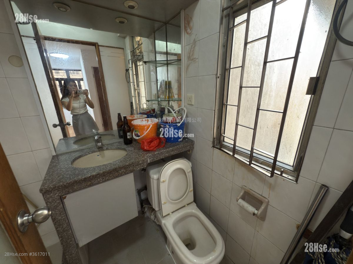 Wai Ching Court Sell 1 Bedroom , 1 Bathroom 270 ft² ( 25.1 m² ) Wai Ching Court Sell 1 Bedroom , 1 Bathroom 270 ft² ( 25.1 m² )
