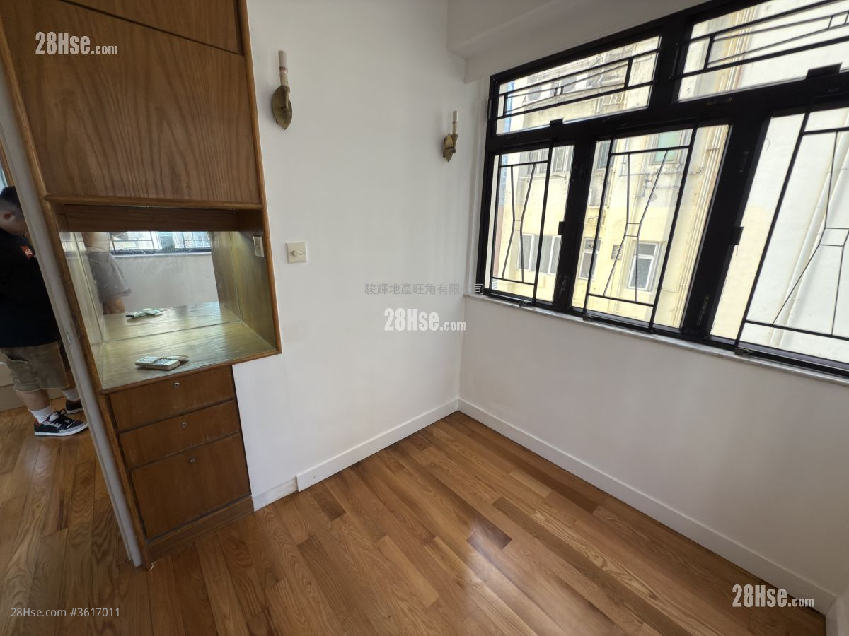 Wai Ching Court Sell 1 Bedroom , 1 Bathroom 270 ft² ( 25.1 m² ) Wai Ching Court Sell 1 Bedroom , 1 Bathroom 270 ft² ( 25.1 m² )