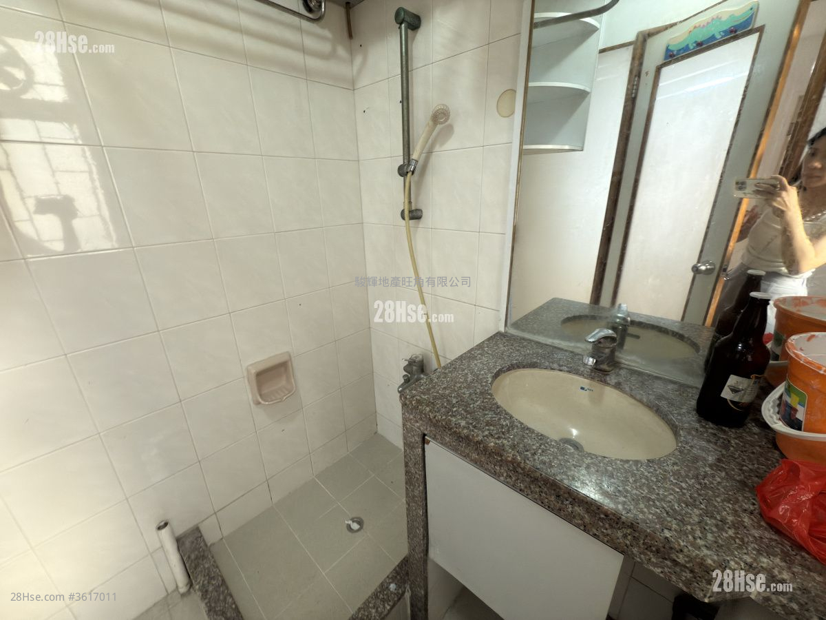Wai Ching Court Sell 1 Bedroom , 1 Bathroom 270 ft² ( 25.1 m² ) Wai Ching Court Sell 1 Bedroom , 1 Bathroom 270 ft² ( 25.1 m² )