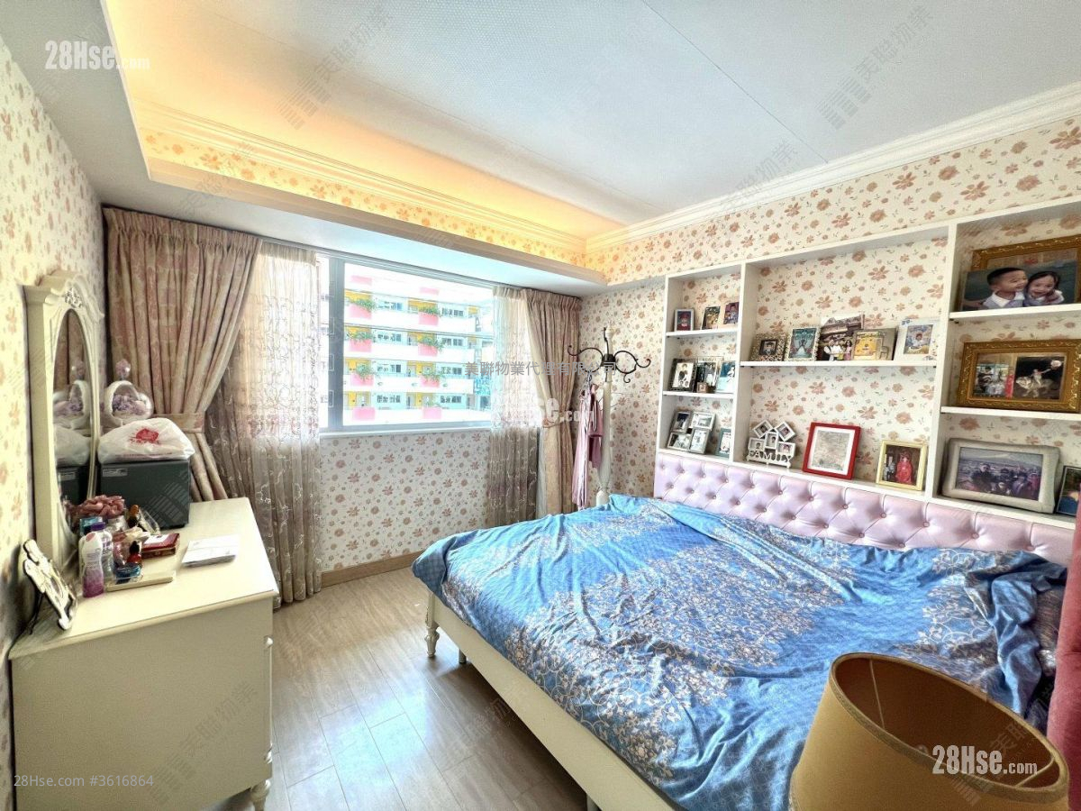 Grampian Crest Sell 5+ Bedrooms , 4 Bathrooms 1,769 ft² ( 164.3 m² ) Grampian Crest Sell 5+ Bedrooms , 4 Bathrooms 1,769 ft² ( 164.3 m² )
