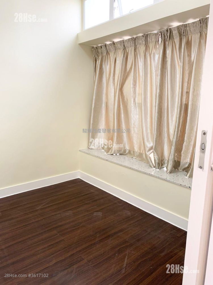 Wing Tai Building Sell 2 Bedrooms , 1 Bathroom 367 ft² ( 34.1 m² ) Wing Tai Building Sell 2 Bedrooms , 1 Bathroom 367 ft² ( 34.1 m² )