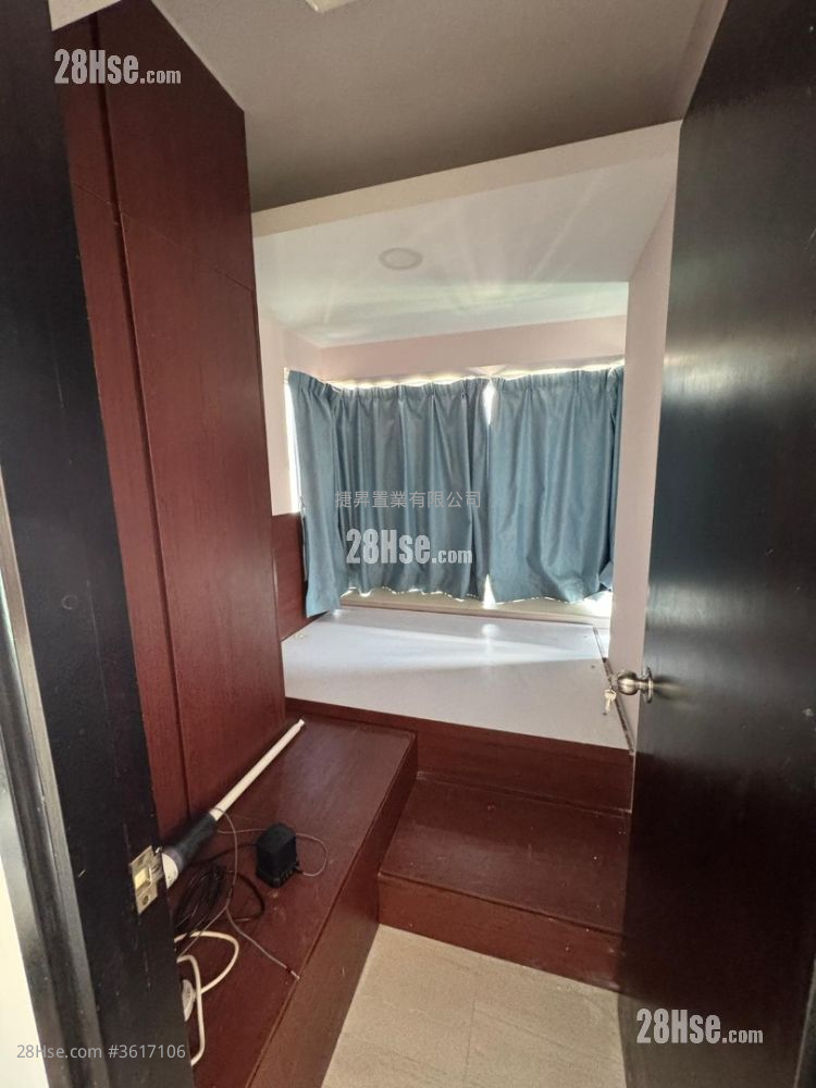 Kellet Court Sell 2 Bedrooms , 1 Bathroom 296 ft² ( 27.5 m² ) Kellet Court Sell 2 Bedrooms , 1 Bathroom 296 ft² ( 27.5 m² )