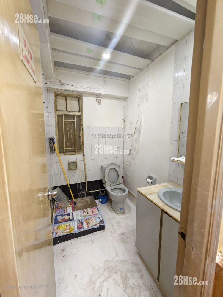 Paramount Mansion Sell 1 Bathroom 698 ft² ( 64.8 m² ) Paramount Mansion Sell 1 Bathroom 698 ft² ( 64.8 m² )