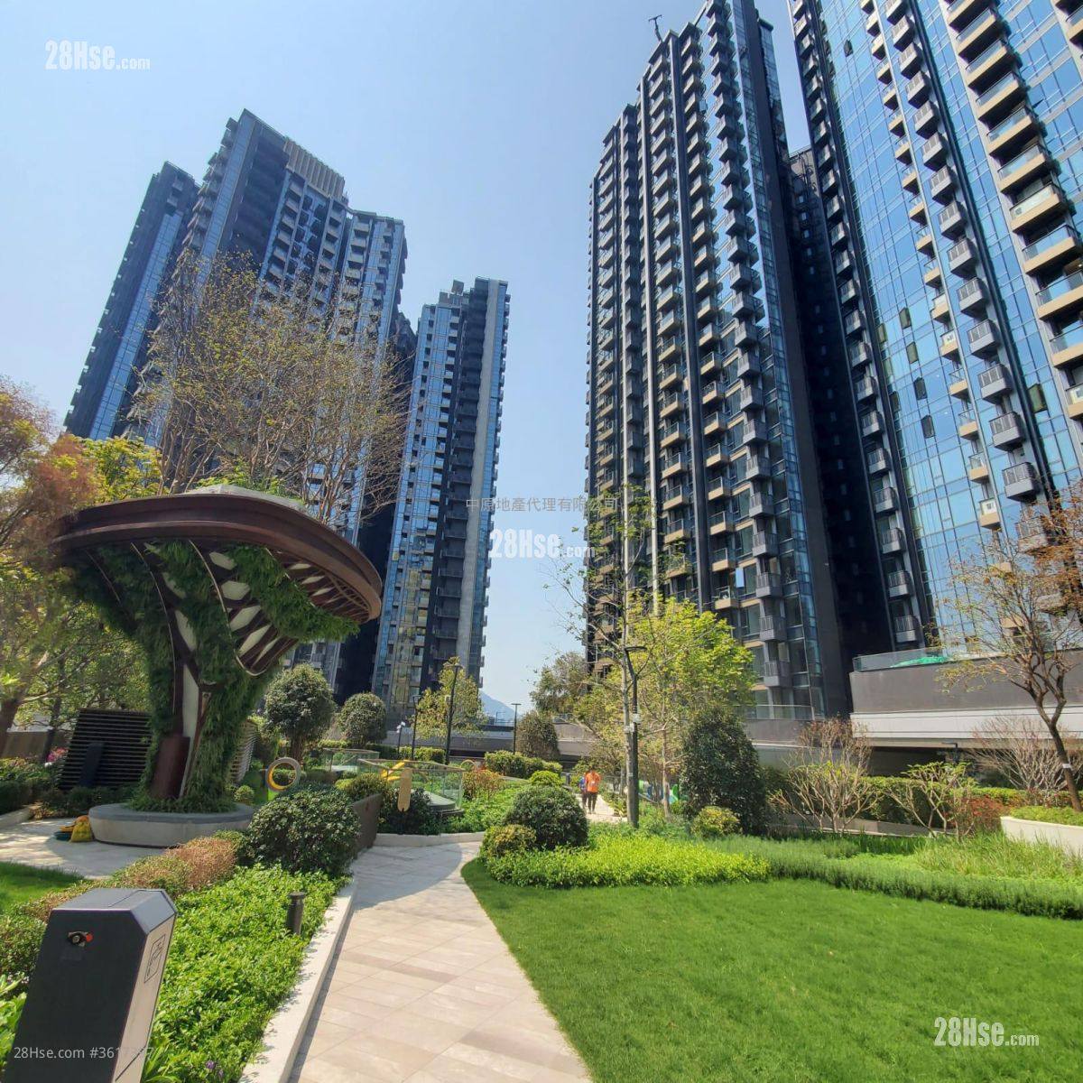In One Sell 3 Bedrooms , 3 Bathrooms 940 ft² ( 87.3 m² )