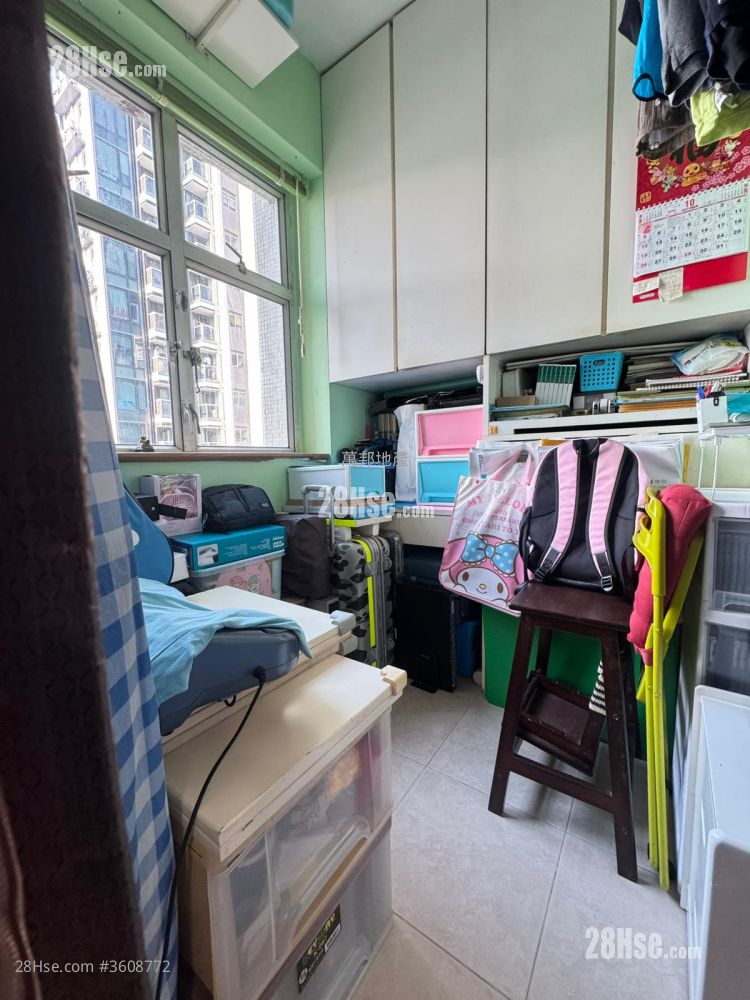 Sunny Court Sell 2 Bedrooms , 1 Bathroom 340 ft² ( 31.6 m² ) Sunny Court Sell 2 Bedrooms , 1 Bathroom 340 ft² ( 31.6 m² )