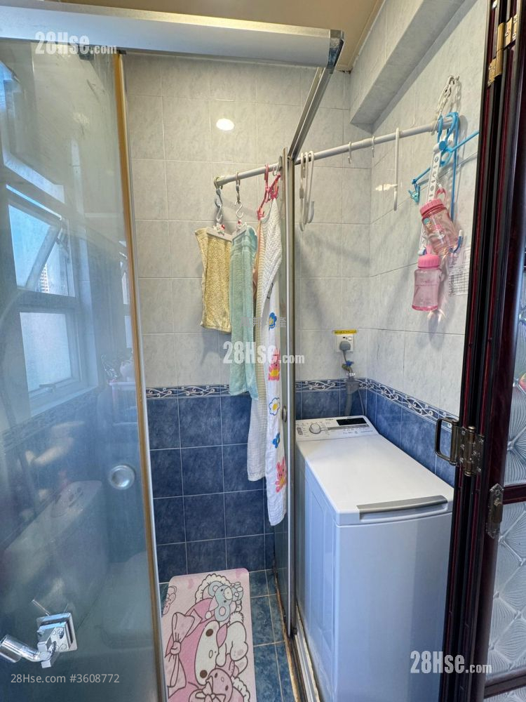 Sunny Court Sell 2 Bedrooms , 1 Bathroom 340 ft² ( 31.6 m² ) Sunny Court Sell 2 Bedrooms , 1 Bathroom 340 ft² ( 31.6 m² )