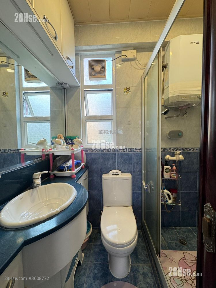 Sunny Court Sell 2 Bedrooms , 1 Bathroom 340 ft² ( 31.6 m² ) Sunny Court Sell 2 Bedrooms , 1 Bathroom 340 ft² ( 31.6 m² )