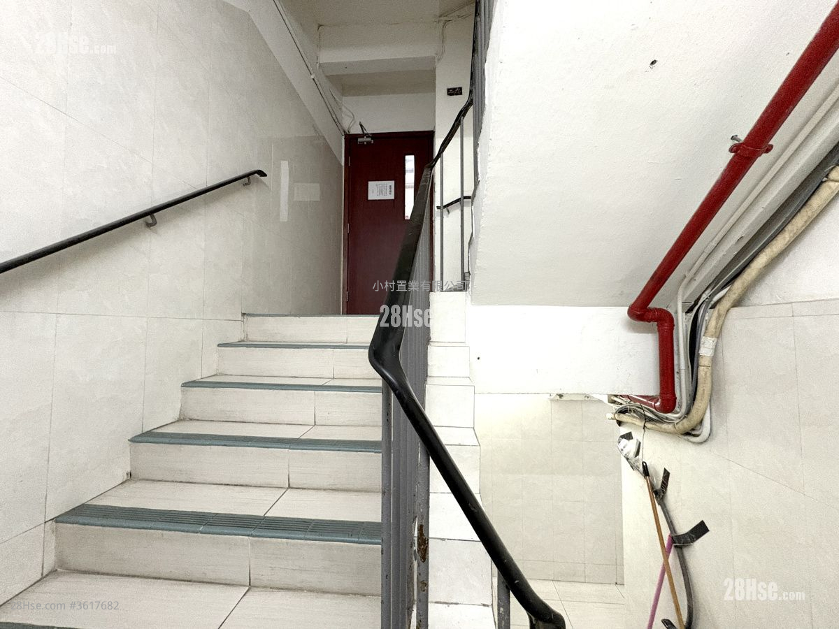 大厦入口: 欢乐楼 租盘 3 房 , 1 浴室 407 平方尺 ( 37.8 平方米 ) 大厦入口: 欢乐楼 租盘 3 房 , 1 浴室 407 平方尺 ( 37.8 平方米 )