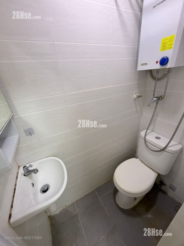 唐楼 租盘 开放式间隔 , 1 浴室 120 平方尺 ( 11.1 平方米 ) 唐楼 租盘 开放式间隔 , 1 浴室 120 平方尺 ( 11.1 平方米 )