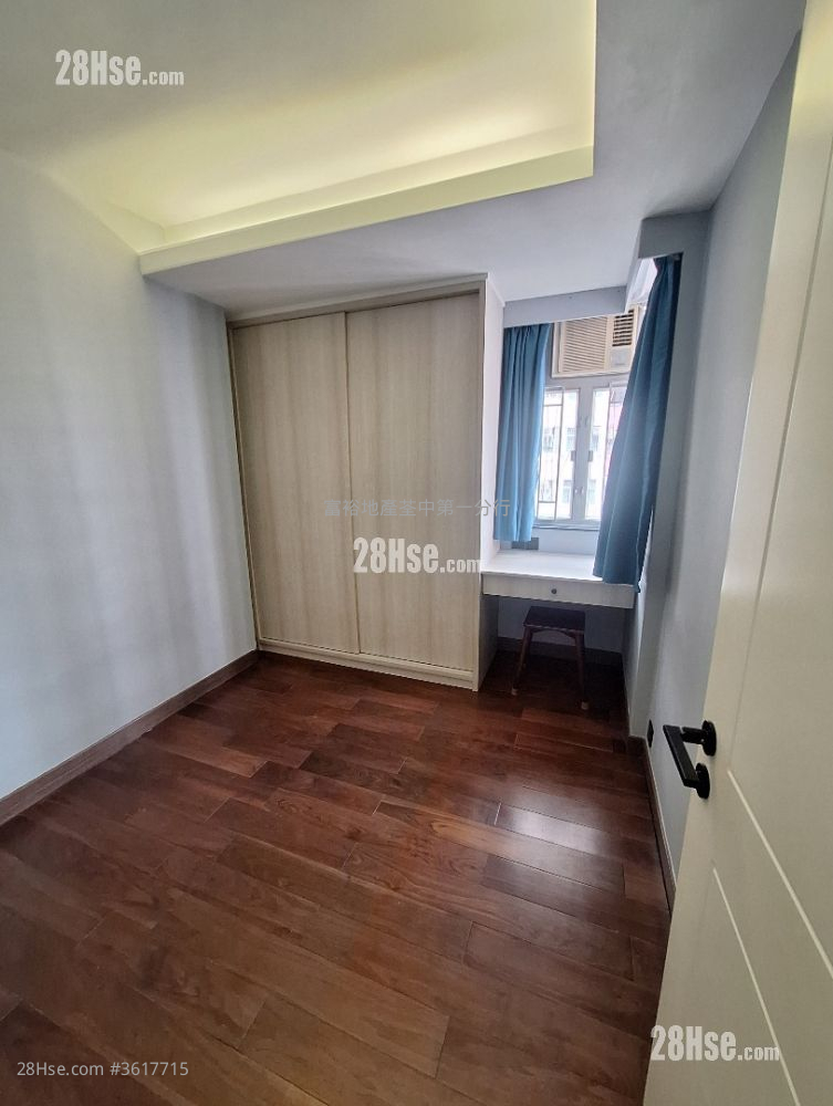 Tsuen Wan Centre Rental 2 Bedrooms , 1 Bathroom 449 ft² ( 41.7 m² ) Tsuen Wan Centre Rental 2 Bedrooms , 1 Bathroom 449 ft² ( 41.7 m² )