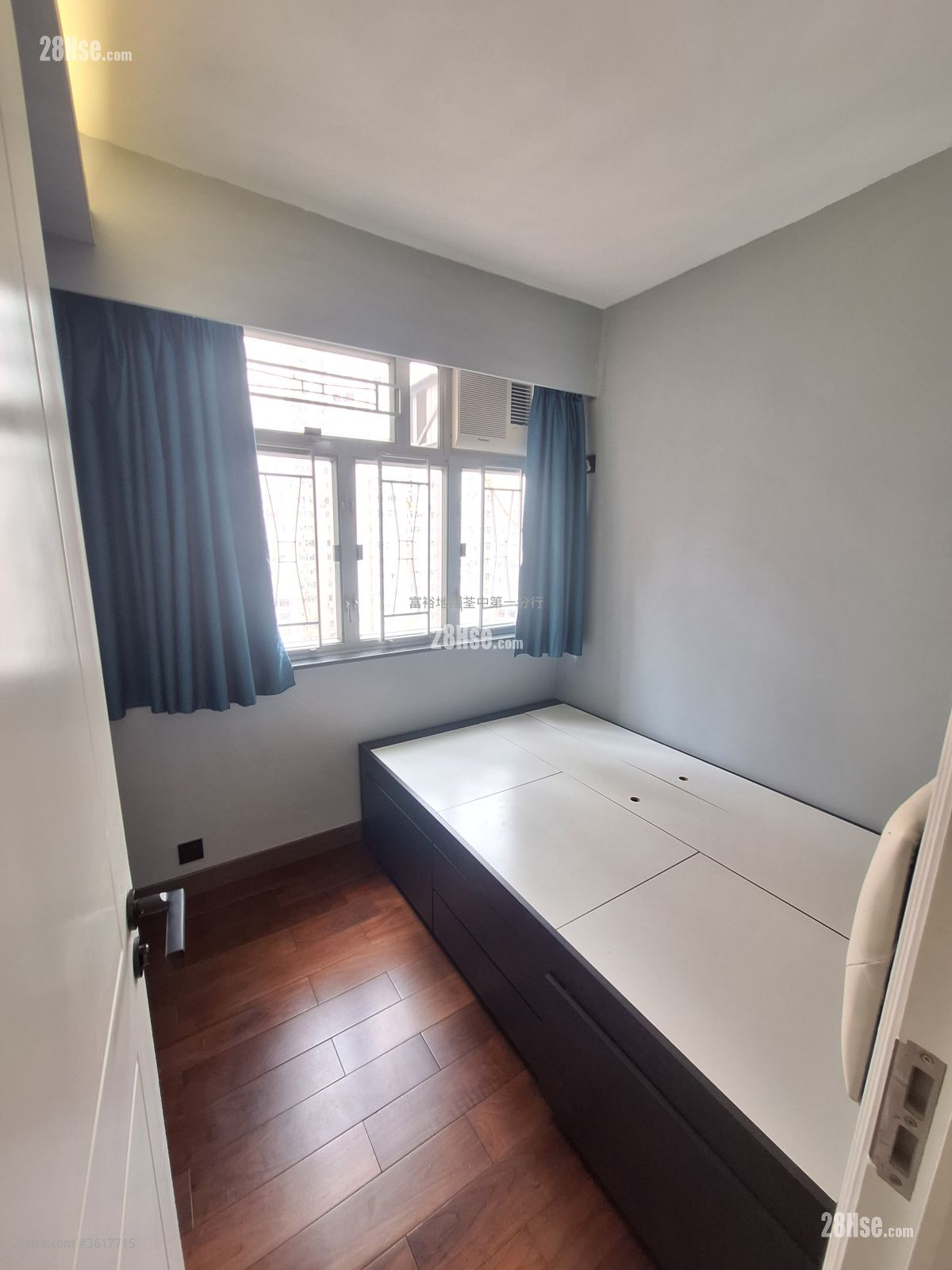 Tsuen Wan Centre Rental 2 Bedrooms , 1 Bathroom 449 ft² ( 41.7 m² ) Tsuen Wan Centre Rental 2 Bedrooms , 1 Bathroom 449 ft² ( 41.7 m² )