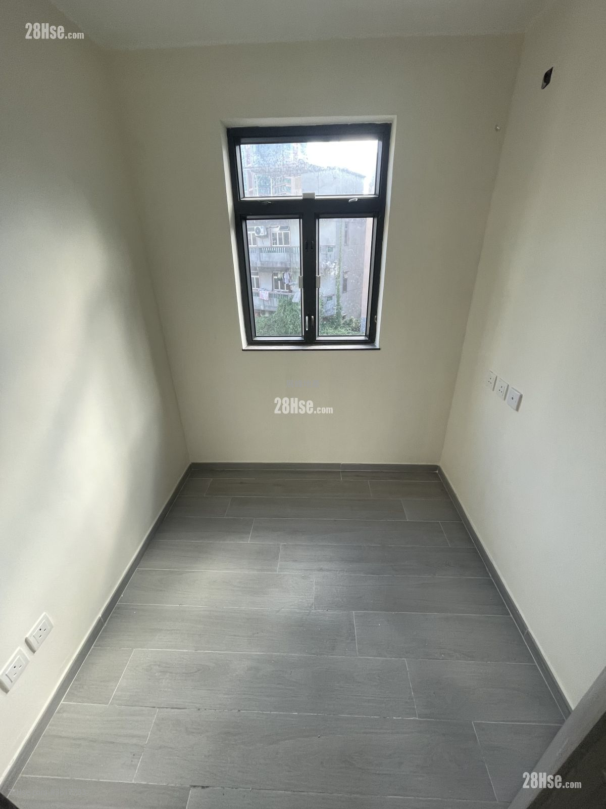 村屋 租盘 4 房 , 2 浴室 700 平方尺 ( 65.0 平方米 ) 村屋 租盘 4 房 , 2 浴室 700 平方尺 ( 65.0 平方米 )