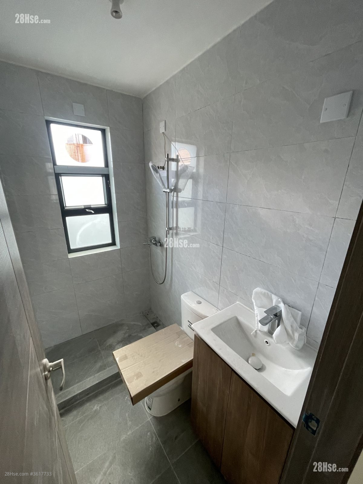 村屋 租盘 4 房 , 2 浴室 700 平方尺 ( 65.0 平方米 ) 村屋 租盘 4 房 , 2 浴室 700 平方尺 ( 65.0 平方米 )