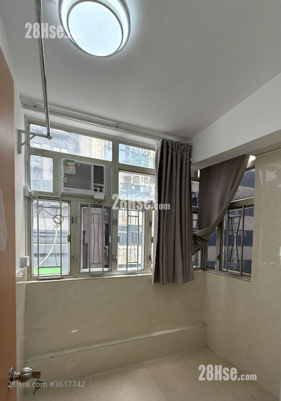 唐楼 租盘 1 房 , 1 浴室 210 平方尺 ( 19.5 平方米 ) 唐楼 租盘 1 房 , 1 浴室 210 平方尺 ( 19.5 平方米 )