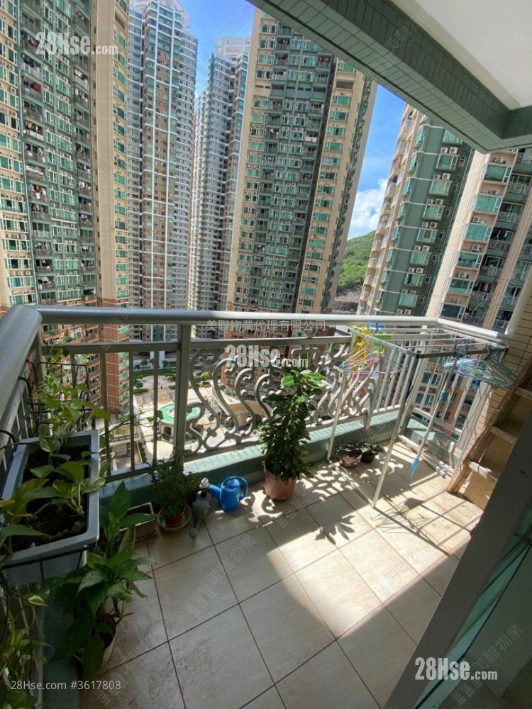 Metro Town Sell 4 Bedrooms , 2 Bathrooms 894 ft² ( 83.1 m² ) Metro Town Sell 4 Bedrooms , 2 Bathrooms 894 ft² ( 83.1 m² )